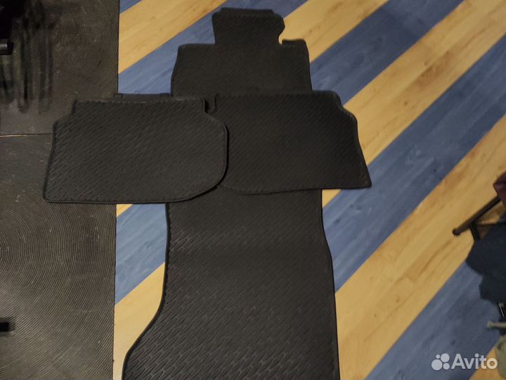 Автомобильные коврики резиновые