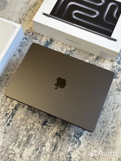 Apple MacBook Pro 14 m3 pro (меньше месяца)