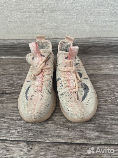 Кроссовки для девочки