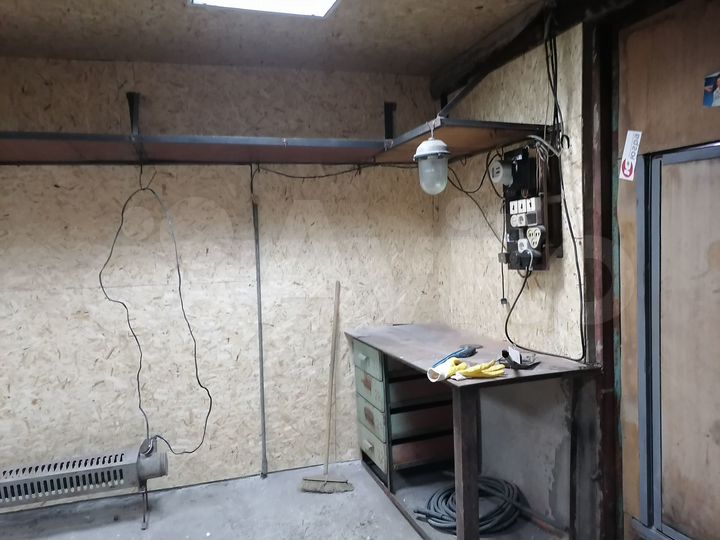 Гараж, > 30 м²