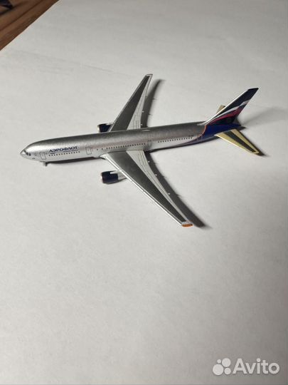 Модель самолета boing 767 herpa
