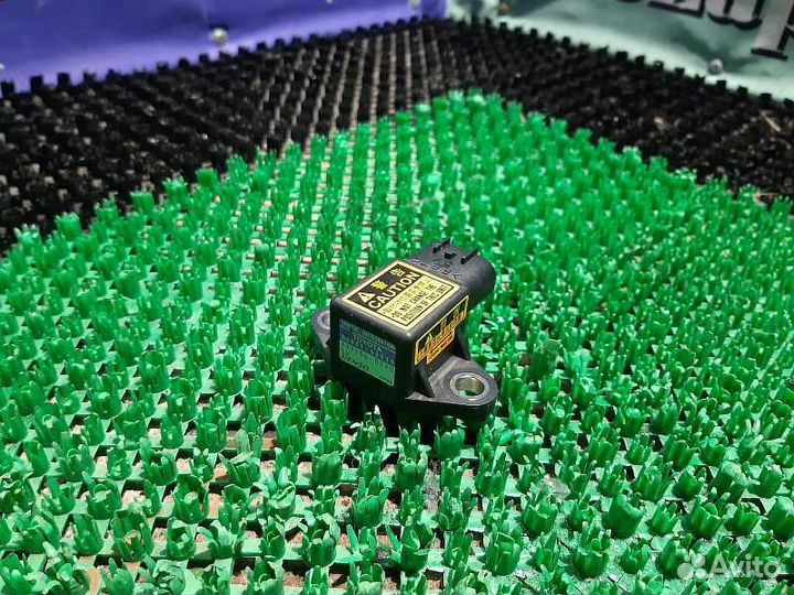 Датчик ускорения Toyota Hilux