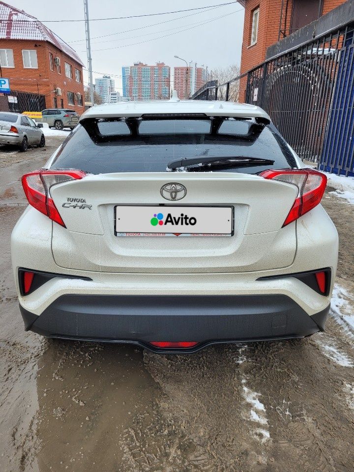 Toyota C-HR: фото владельца
