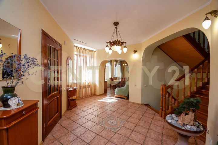 Дом 442,8 м² на участке 10 сот.