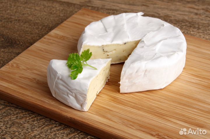 Сыр Бри (с белой плесенью)