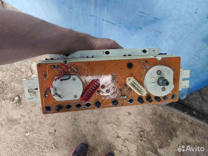 Щиток приборов niva 21213