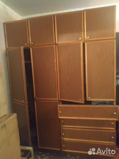 Шкаф с комодом