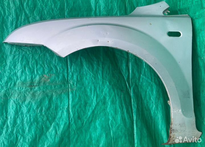 Левое крыло Ford Focus 2