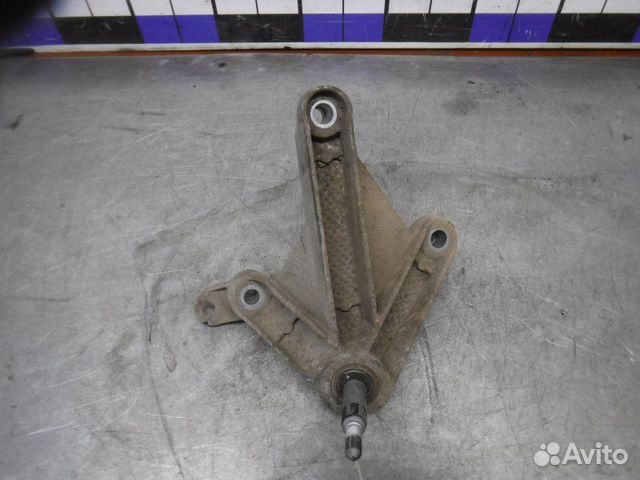 Опора кпп левая Renault Logan K7M 2009