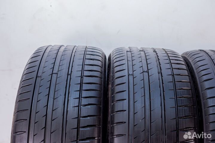 Michelin Pilot Sport EV 255/45 R22 и 285/40 R22 107V