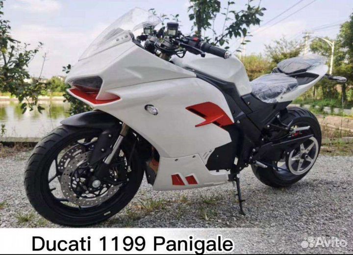 Спортивный электромотоцикл Ducati 1199 Pinagale
