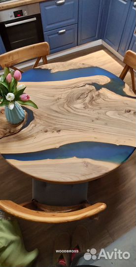 Стол из Эпоксидной смолы и массива дерева от изгот