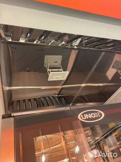 Зонт вытяжной пристенный для кафе