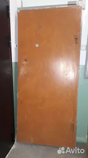 Дверь входная металлическая б/у