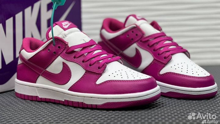 Nike SB Dunk Low Фуксия