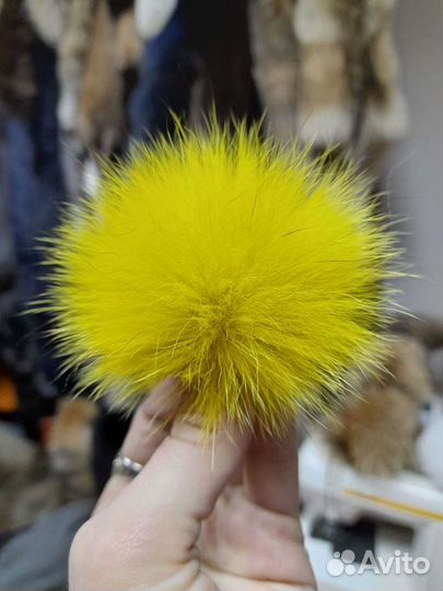 Меховые помпоны для декора
