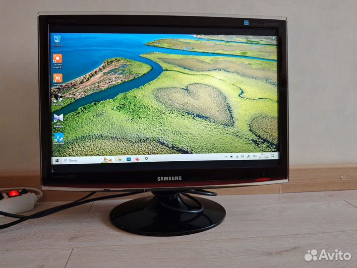 Телевизор Samsung SyncMaster T220HD