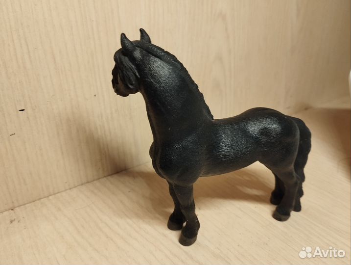 Фризский жеребец, фигурка Schleich
