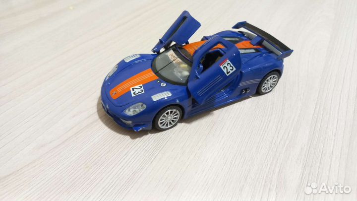 Модель Porsche 918 1:32