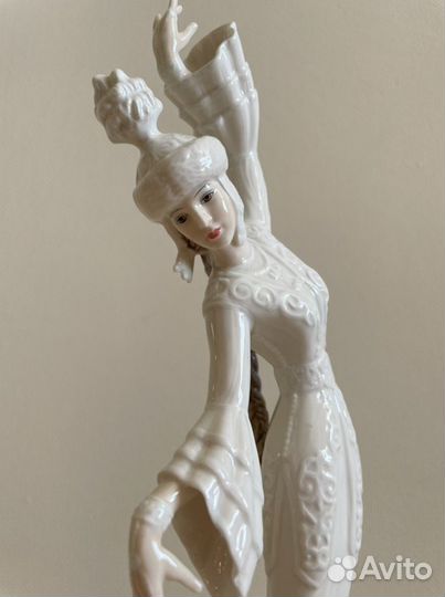 Empire статуэтка девушки «Бишi ару»