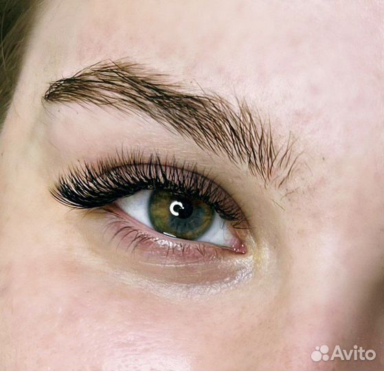 Наращивание ресниц и оформление бровей