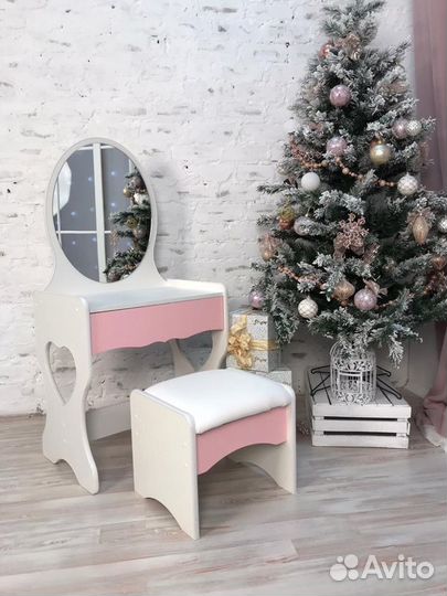 Туалетный макияжный стол с пуфом детский
