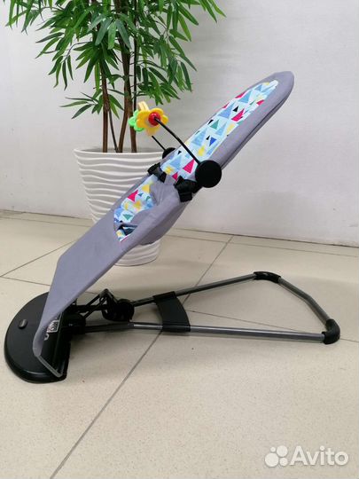 Новый детский шезлонг Luxmom (треугольники)