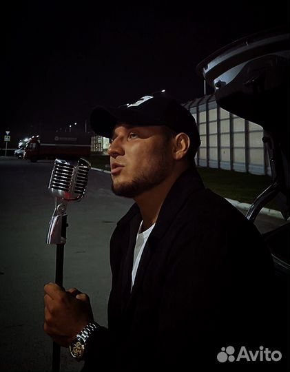 Ретро микрофон на стойке