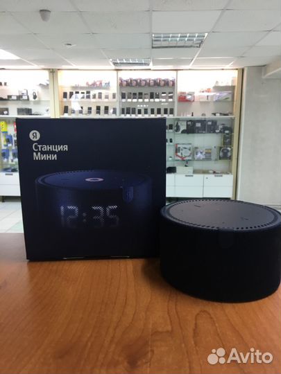 Умная колонка Яндекс Станция Мини с часами с Алисо