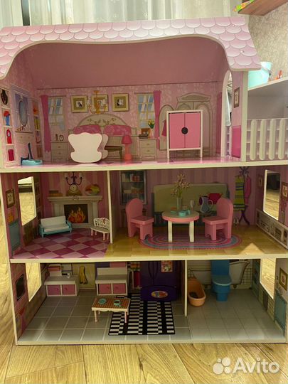 Кукольный домик с мебелью