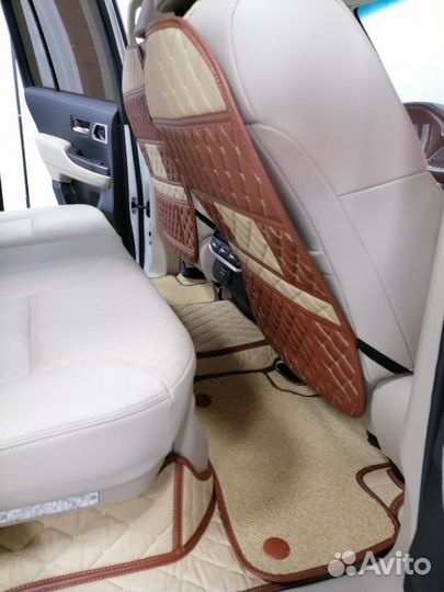 Автоковрики в багажникна Nissan Safari