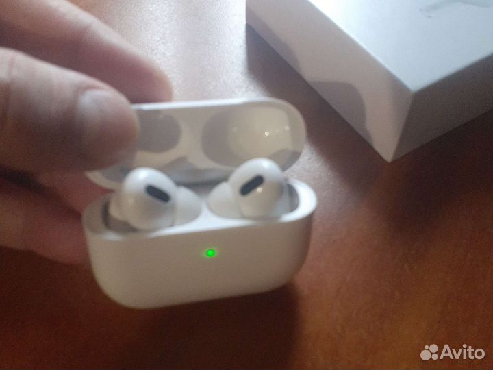 Беспроводные наушники apple airpods