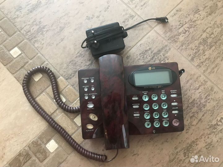 Телефон LG GT-9720А