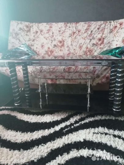 Стеклянная тумба