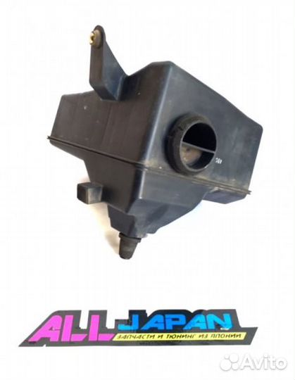 Влагоотделитель передний Mazda Tribute EP 2003