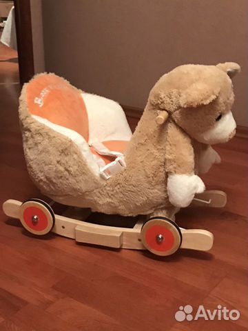 Медвежонок-каталка с колесиками