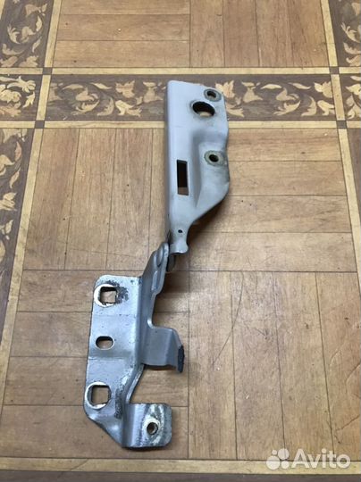 Петля капота правая nissan almera B10