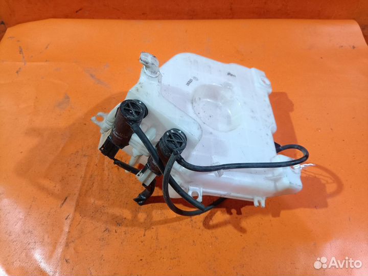 Бачок омывателя Mitsubishi Pajero io H77W