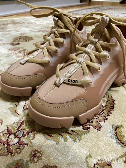 Кроссовки женские