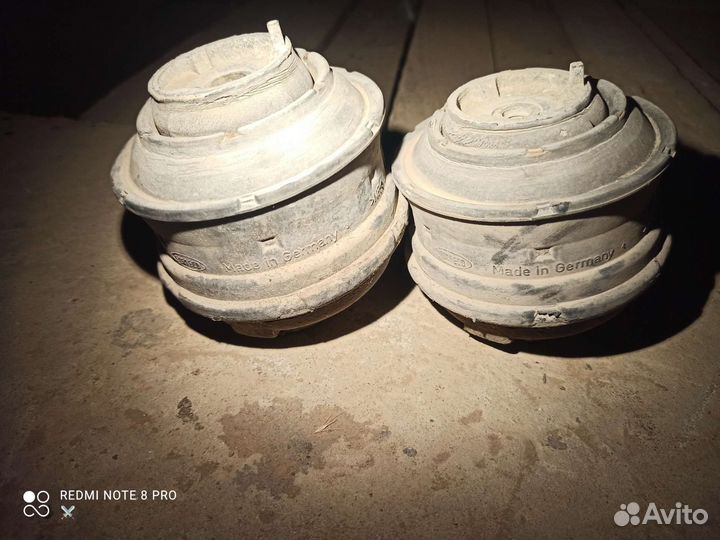 Подушка двигателя w210