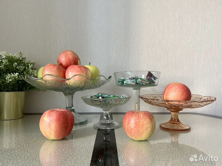 Ваза для фруктов на ножке цветное стекло СССР
