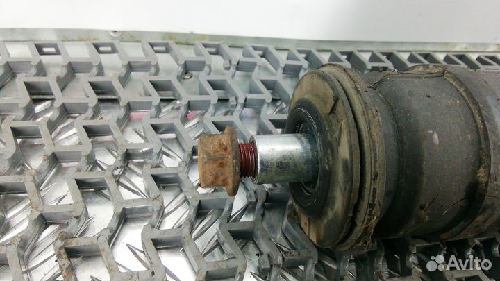 Амортизатор задний Toyota Auris (E150) I (2006–201