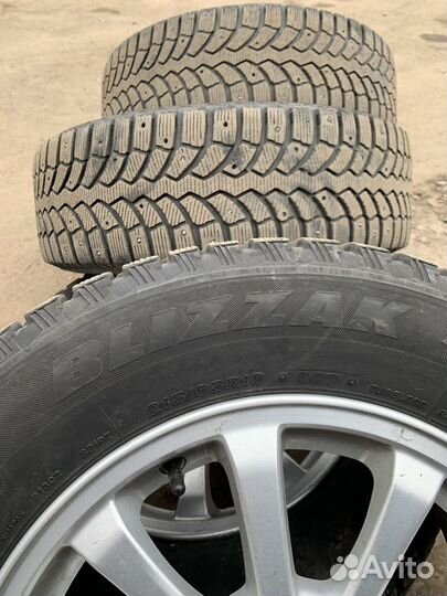 Bridgestone Blizzak Spike-01 215/65 R16