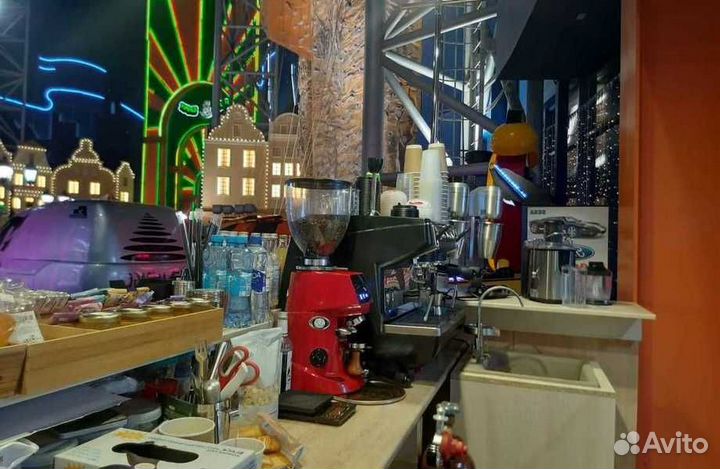 Кофейня, рядом с аттракционами, 1 мин от метро