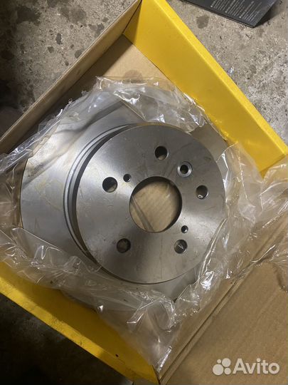 Диски тормозные задние 2шт на Toyota