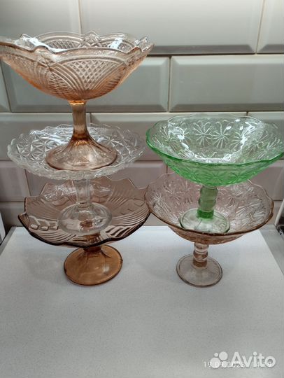 Вазы на ножке фруктовницы. Цветное стекло. СССР