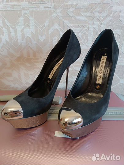 Gucci Dolce Gabbana Loriblu Casadei Nando Muzi Shy