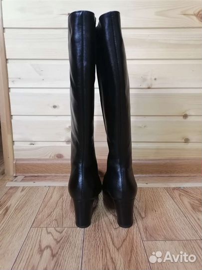 Зимние женские сапоги