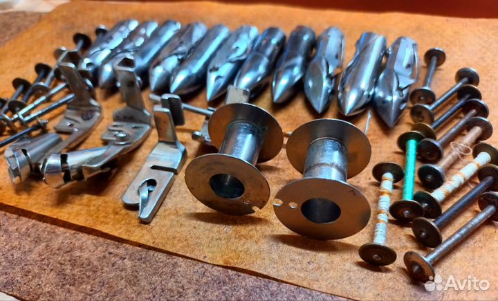 Шпулька Челнок к швейной машине Зингер