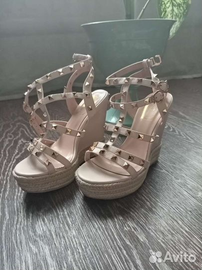 Босоножки женские